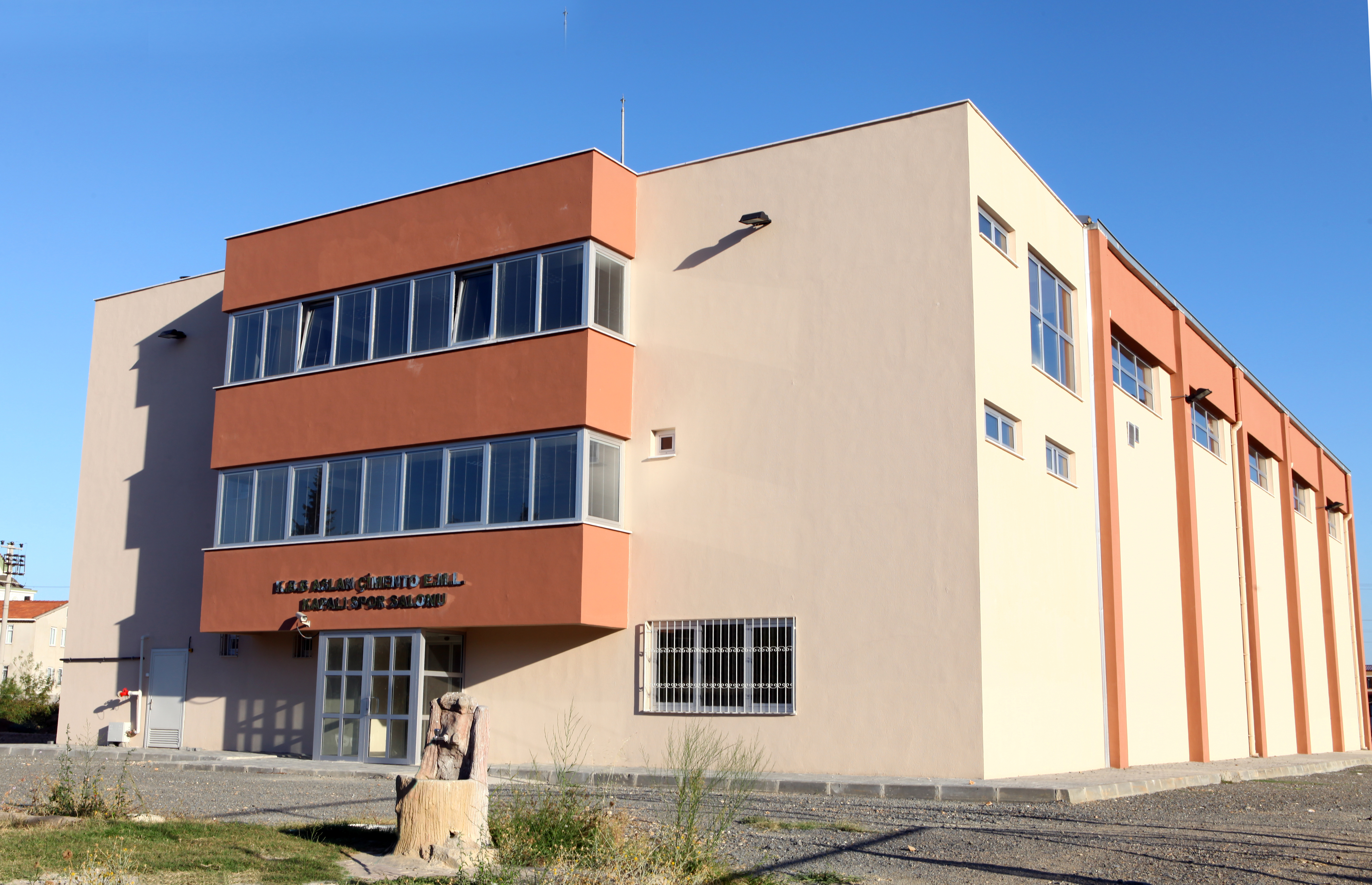 K.B.B.Darıca Lafarge Endüstri Meslek Lisesi Kapalı Spor Salonu